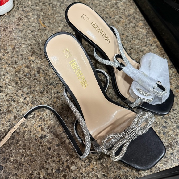 Dream Pairs Black and Silver Bow Heels - Picture 1 of 5